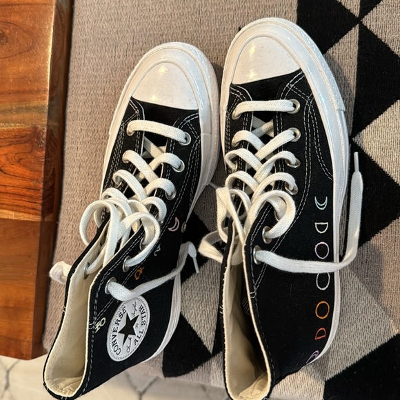 Converse - Picture 2 of 2